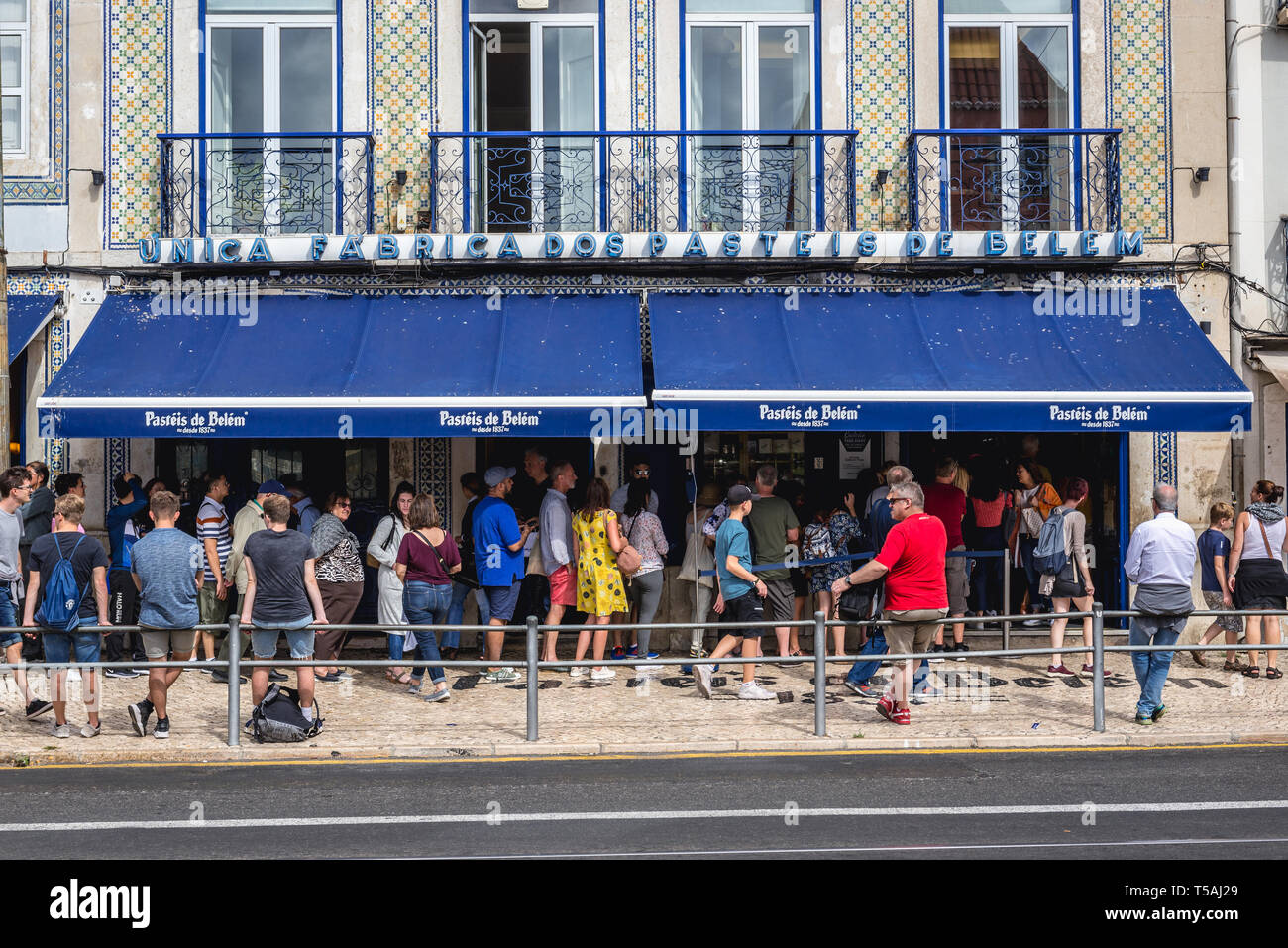 Queue in front of famous Pasteis de Belem pastry shop in Belem district of  Lisbon, Portugal Stock Photo - Alamy