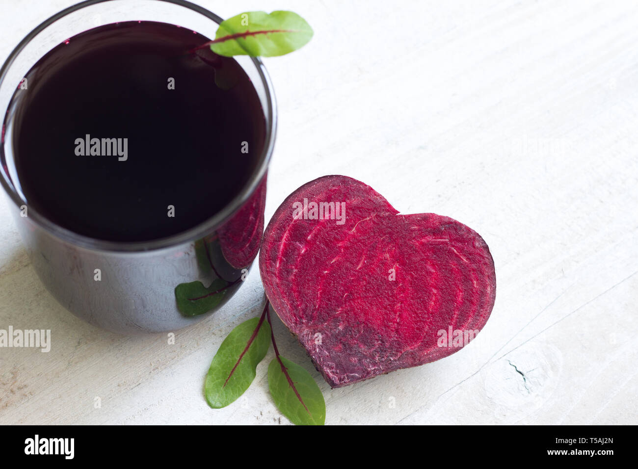 Healthy beetroot with heart shape and juice Stock Photo - Alamy