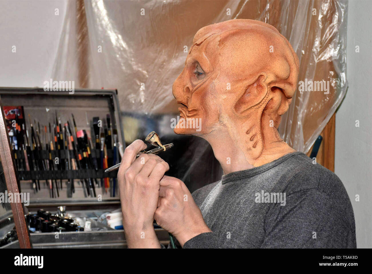 GEEK ART - bodypainting meets SciFi, Fantasy and more: Preparation for the 'Star Trek Discovery' photoshooting with bodypainter Enrico Lein at the Filmwelt Center in Bad Muender on April 18, 2019 - A project by the photographer Tschiponnique Skupin and the bodypainter Enrico Lein Stock Photo