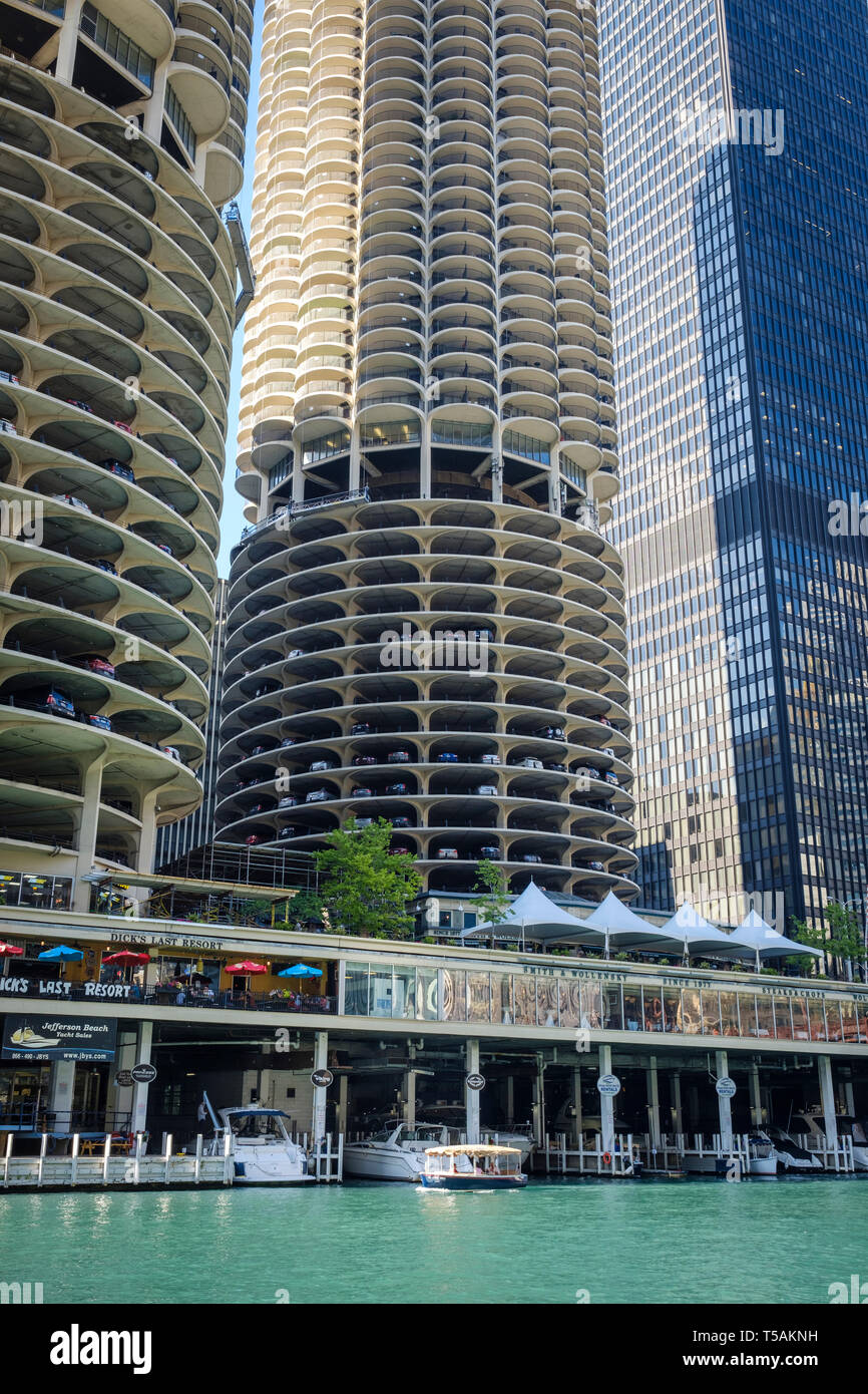 Famous round parking lot at Chicago River - CHICAGO, USA - JUNE 12, 2019  Stock Photo - Alamy