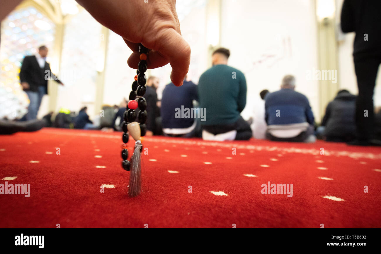29 March 2019, Hamburg: Muslims pray during Friday prayers in the Al-Nour Mosque in the Hamburg Horn district. The mosque was rebuilt from the former Protestant Capernaum church and was opened in September 2018. Photo: Christian Charisius/dpa Stock Photo