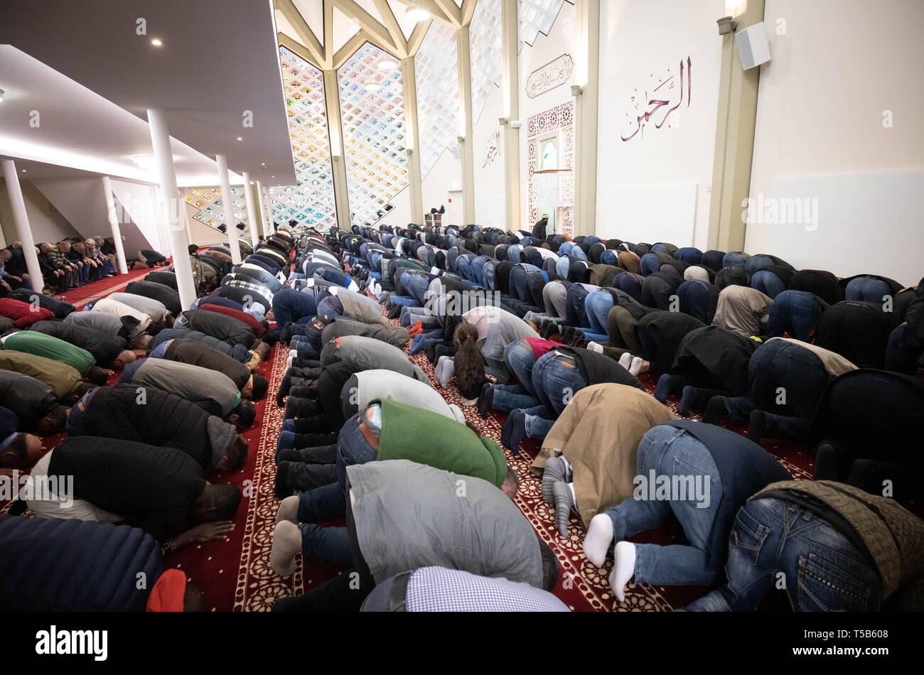 29 March 2019, Hamburg: Muslims pray during Friday prayers in the Al-Nour Mosque in the Hamburg Horn district. The mosque was rebuilt from the former Protestant Capernaum church and was opened in September 2018. Photo: Christian Charisius/dpa Stock Photo