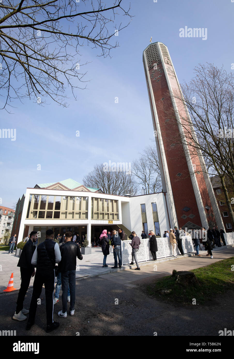 Hamburg, Germany. 29th Mar, 2019. Exterior view of the Al-Nour-Mosque in the district Hamburg Horn after the Friday prayers. The mosque was rebuilt from the former Protestant Capernaum church and was opened in September 2018. Credit: Christian Charisius/dpa/Alamy Live News Stock Photo