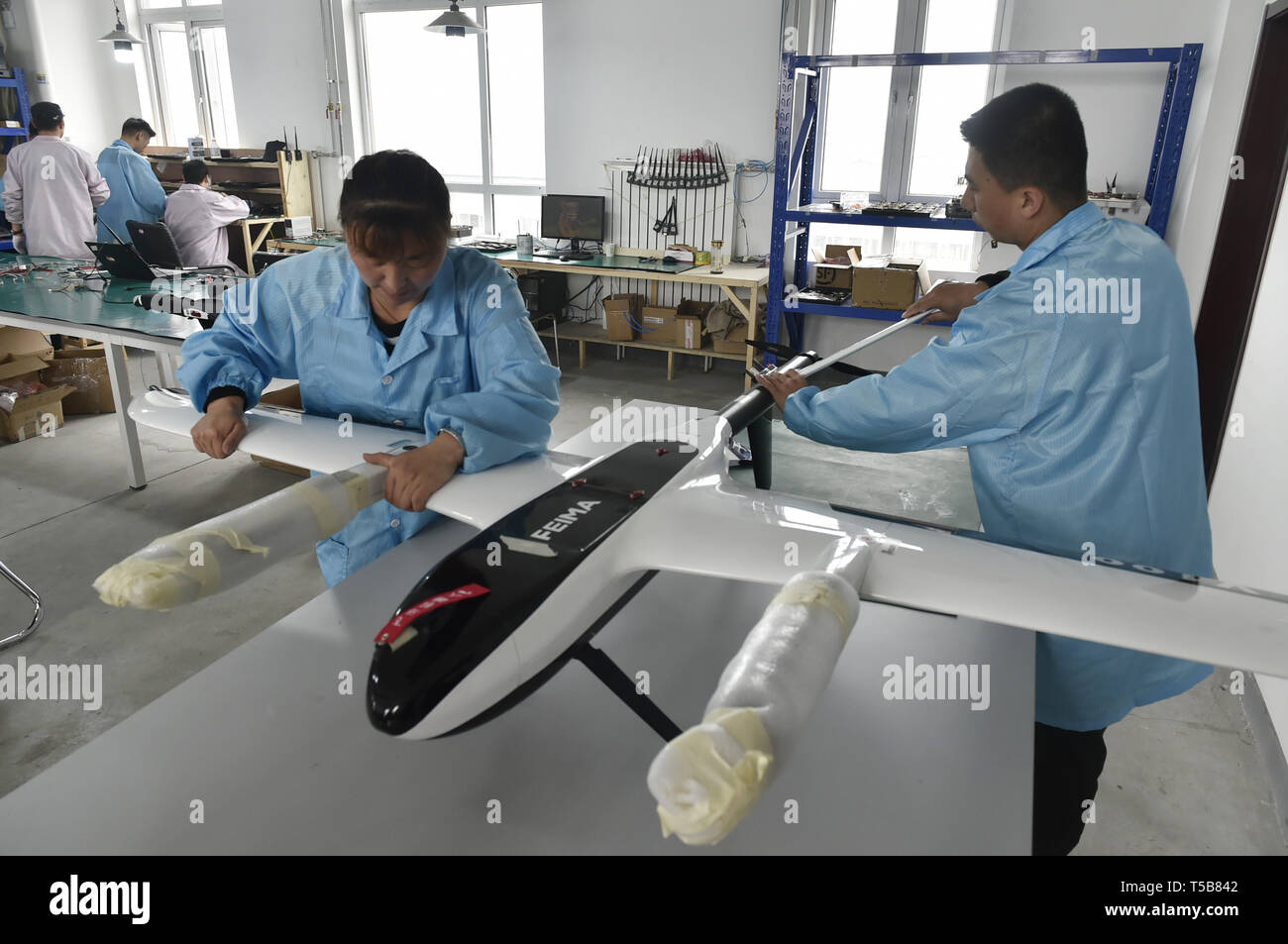 190423) -- XIANGHE, April 23, 2019 (Xinhua) -- Staff members of a drone  manufacturing company assemble a drone at a workshop in the robot town of  Xianghe County, north China's Hebei Province,