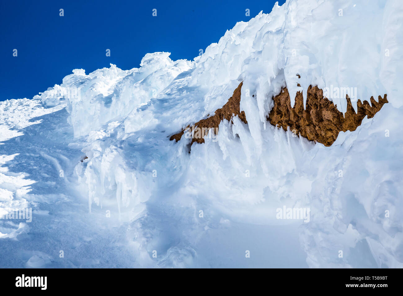 Red coats on summit hi-res stock photography and images - Alamy