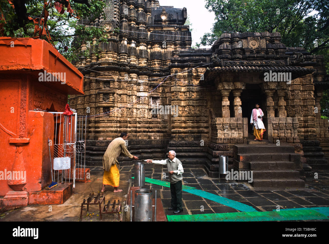 Hindu priests and devotee at the Bhoramdeo temple ( India) Stock Photo