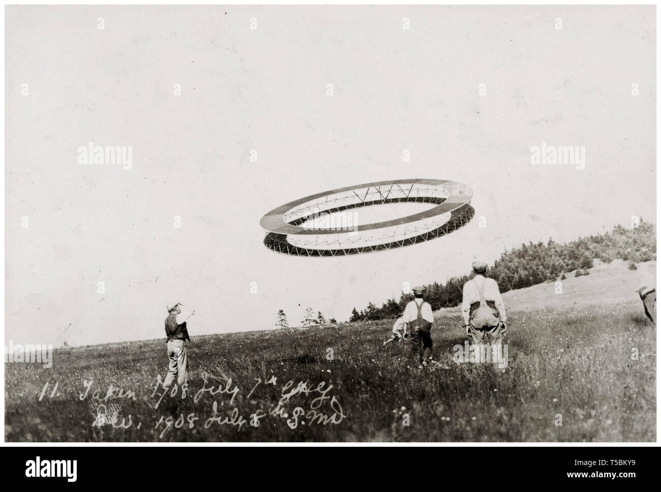 Alexander Graham Bell (1847-1922) (right) and his assistants flying one of his tetrahedral kites, 1908 Stock Photo
