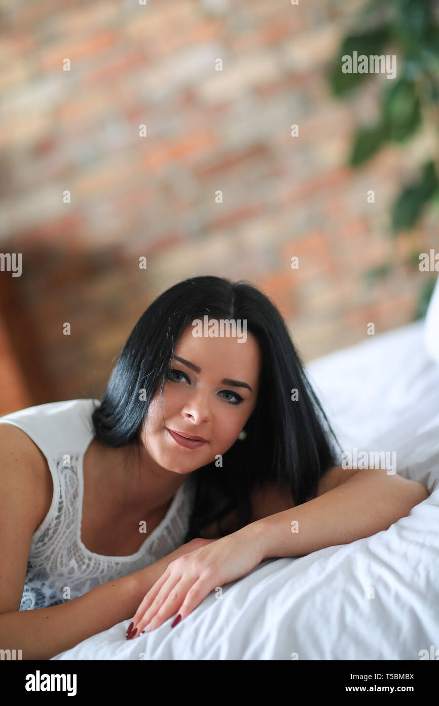 Fotografia do Stock: sensual brunette young woman in black bra sleeping on  bed