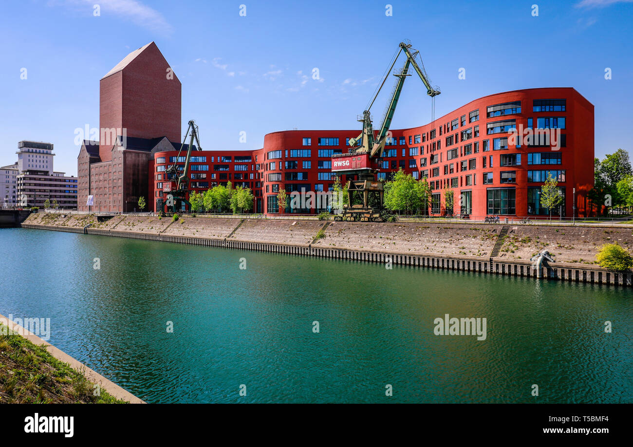 Duisburg, Ruhr area, North Rhine-Westphalia, Germany - Inner harbour Duisburg with the wave-shaped new building of the State Archive North Rhine-Westp Stock Photo