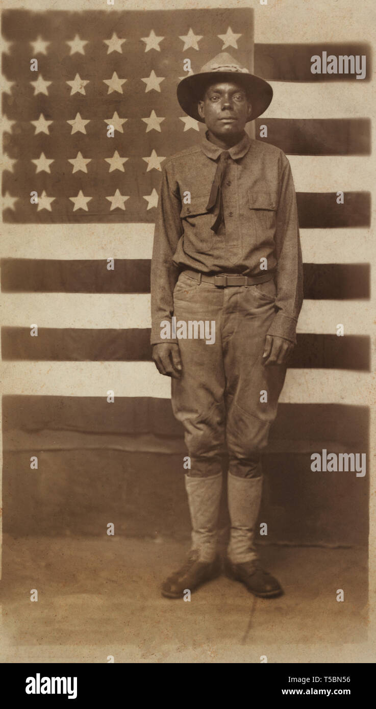 Wwi soldier uniform hi-res stock photography and images - Alamy