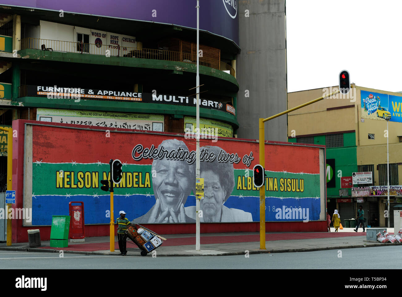 Durban, KwaZulu-Natal, South Africa, street vendor with trolley standing at traffic light next to billboard, 100 years Nelson Mandela celebration Stock Photo