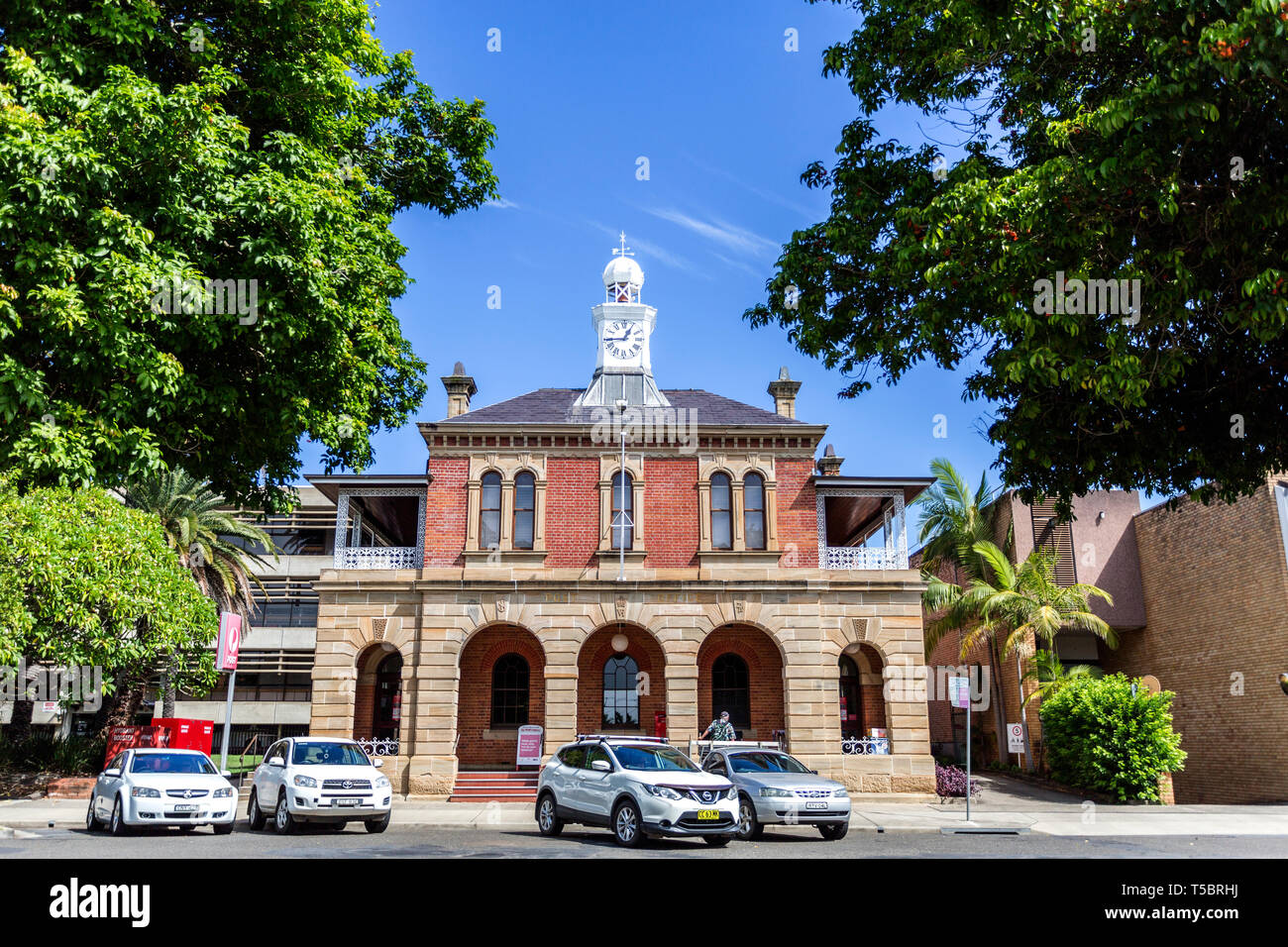 Facade of the heritage building of the Post Office, built in 1874 with sombre sandstone colonnades and local bricks, in central Grafton, a town in nor Stock Photo