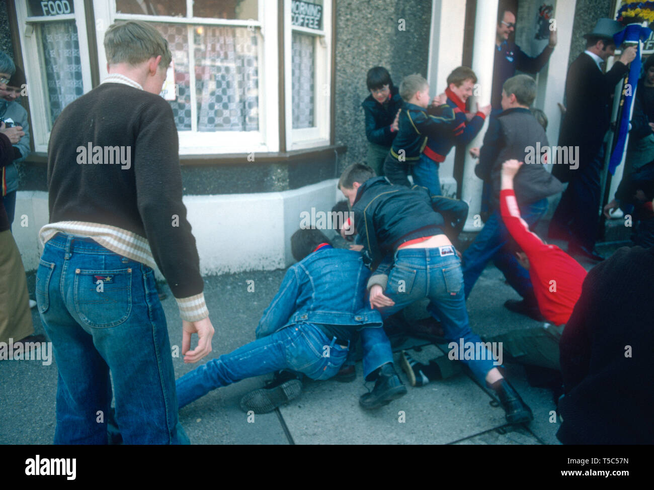 Childeren scramble for pennies at Hungerford Hocktide UK in 1982 Stock Photo