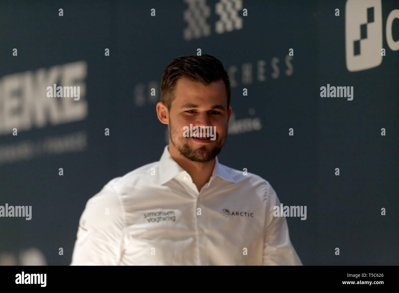 World number one magnus carlsen hi-res stock photography and images - Alamy