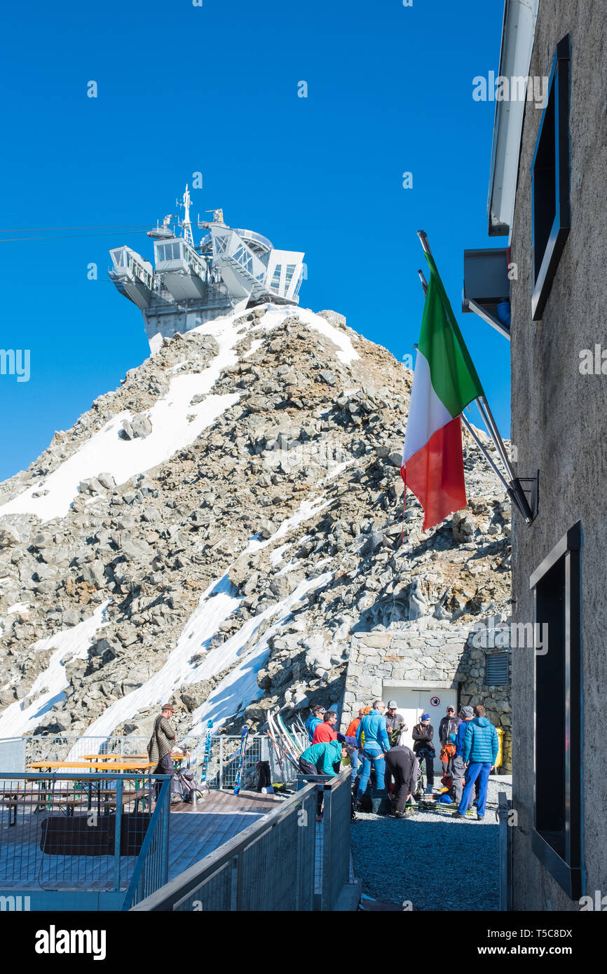 Cableway station Punta Helbronner in the blue sky  with Italian flag Stock Photo
