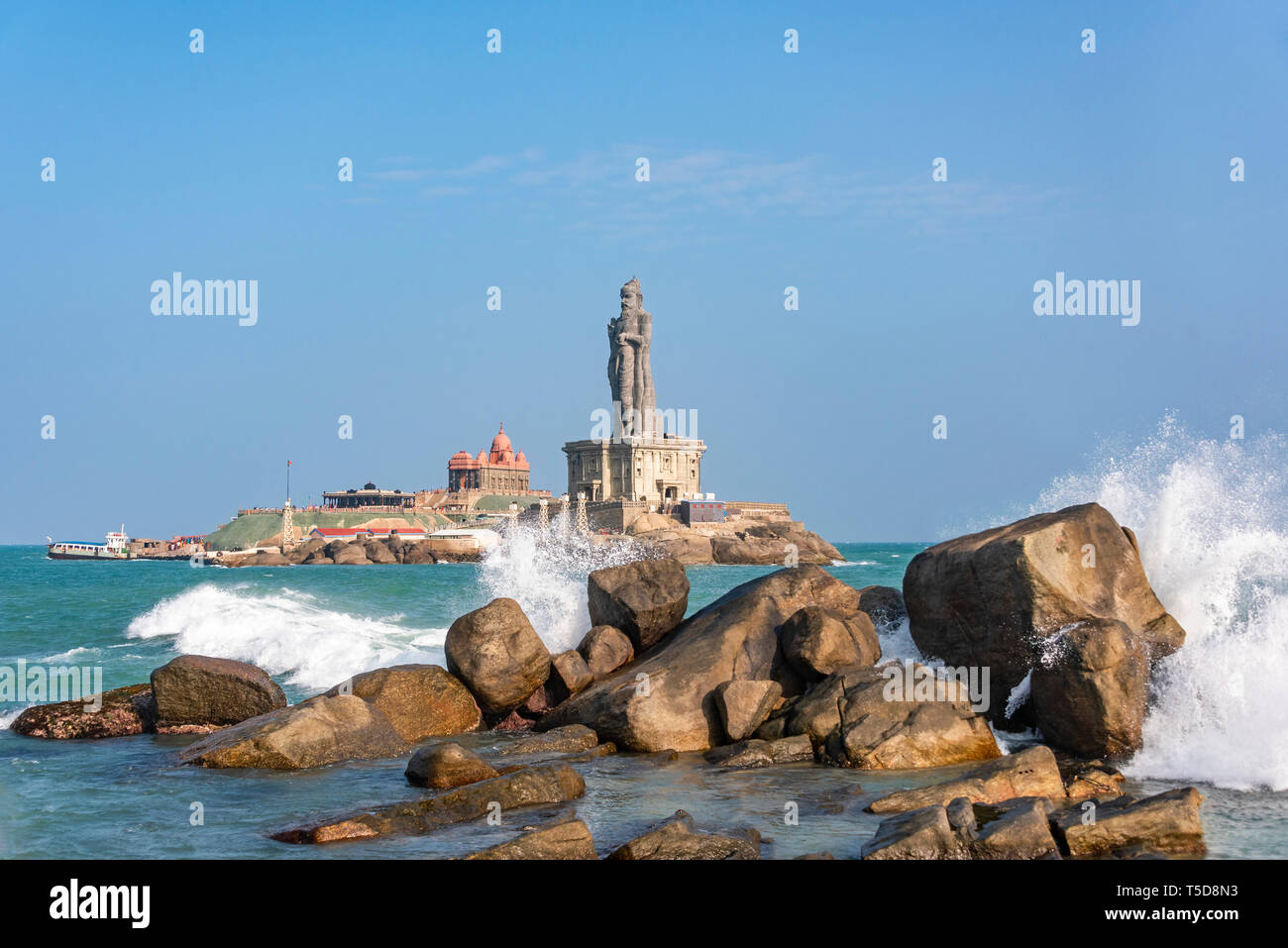 Horizontal view of the Vivekananda rock memorial and Thiruvalluvar