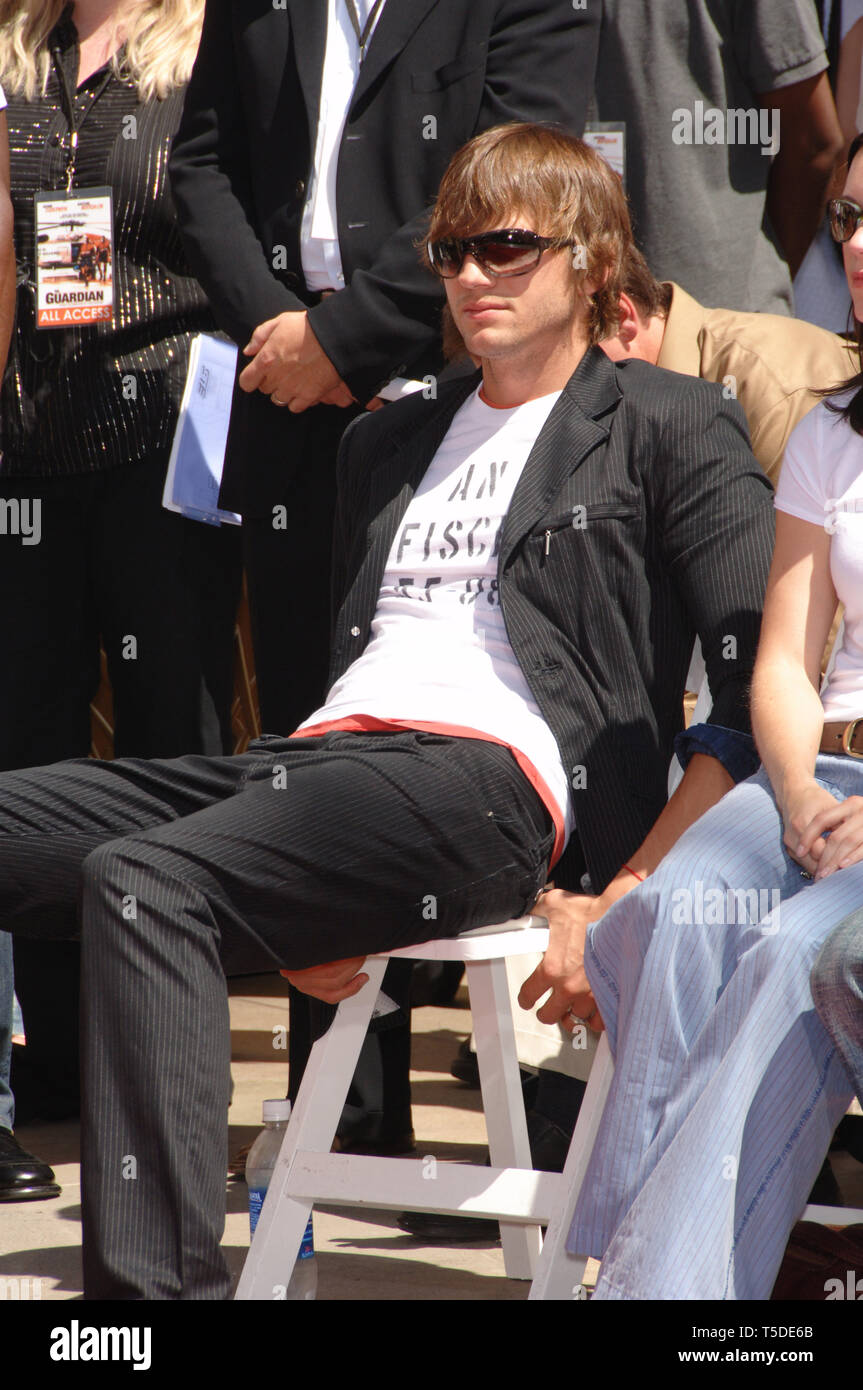 the-guardian-2006-ashton-kutcher-hi-res-stock-photography-and-images