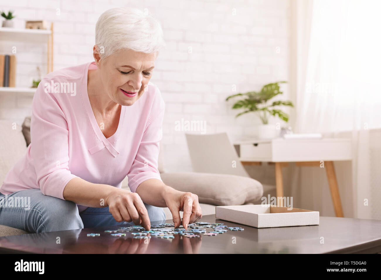 Mature woman jigsaw puzzle hires stock photography and images Alamy