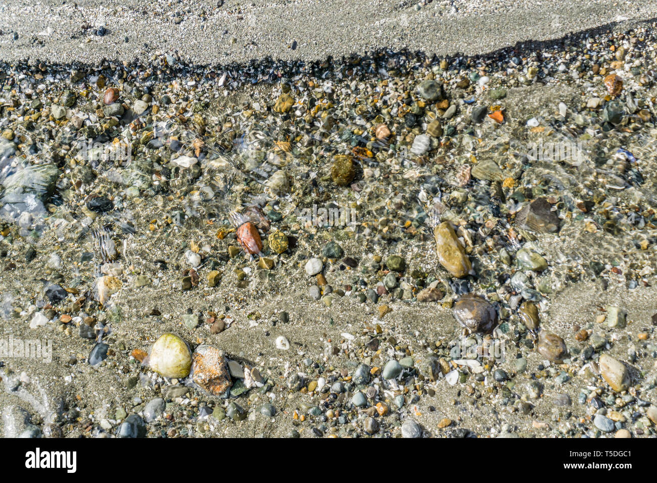 Rocks beneath water hi-res stock photography and images - Alamy
