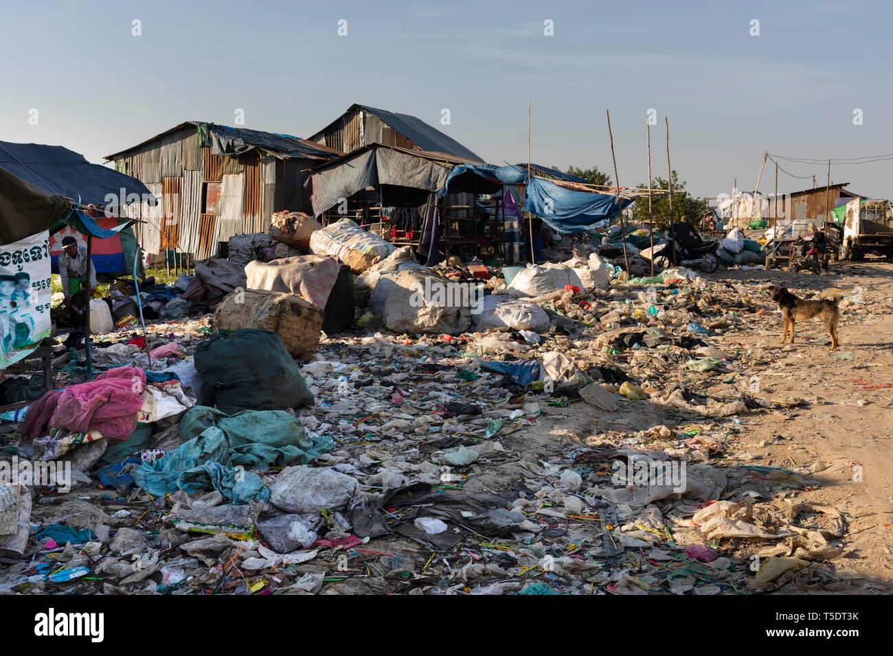 Huts at the garbage dump, Choeung Ek, Phnom Penh, Cambodia Stock Photo