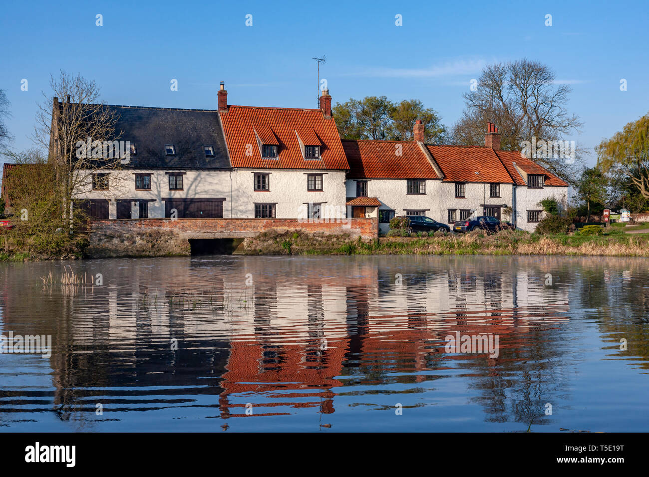 Great Doddington, Northamptonshire. U.K. 12th April 2019. A cold sunny morning along the Nene Valley at Hardwater Crossing, Stock Photo