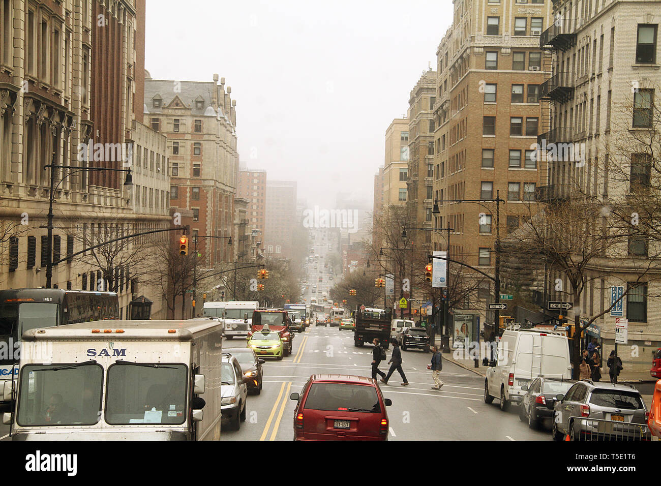 Rainy day in New York City editorial stock image. Image of avenue -  231946664