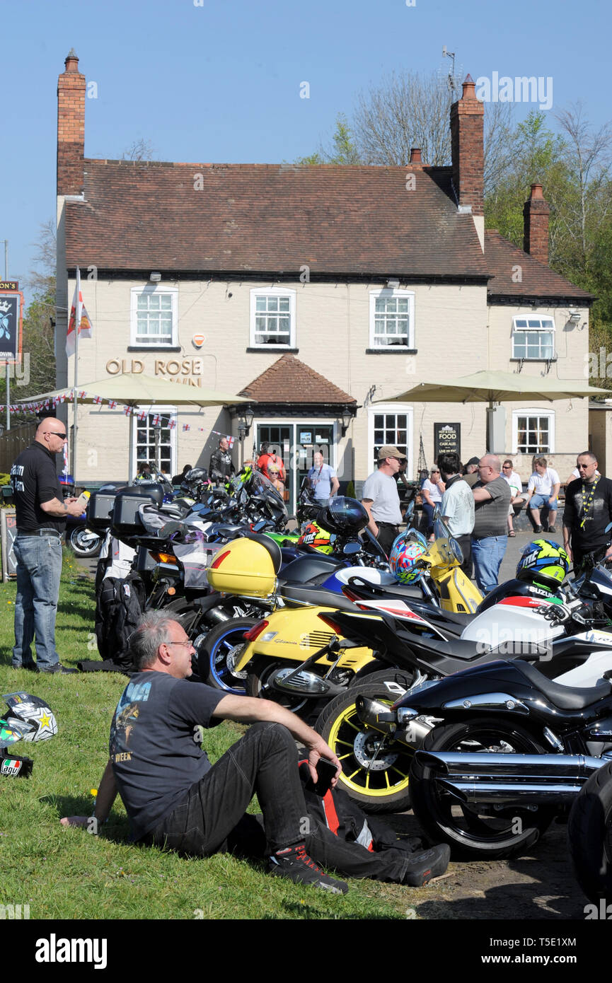 Crowds of motorcyclist gather for a charity motorbike ride from The Old Roase and Crown, Stourport-on-Severn, Worcestershire, UK. The Easter Sunday ride is to raise money for the towns Leapgate Activity Centre, a centre for adults with learning disabilities. Stock Photo