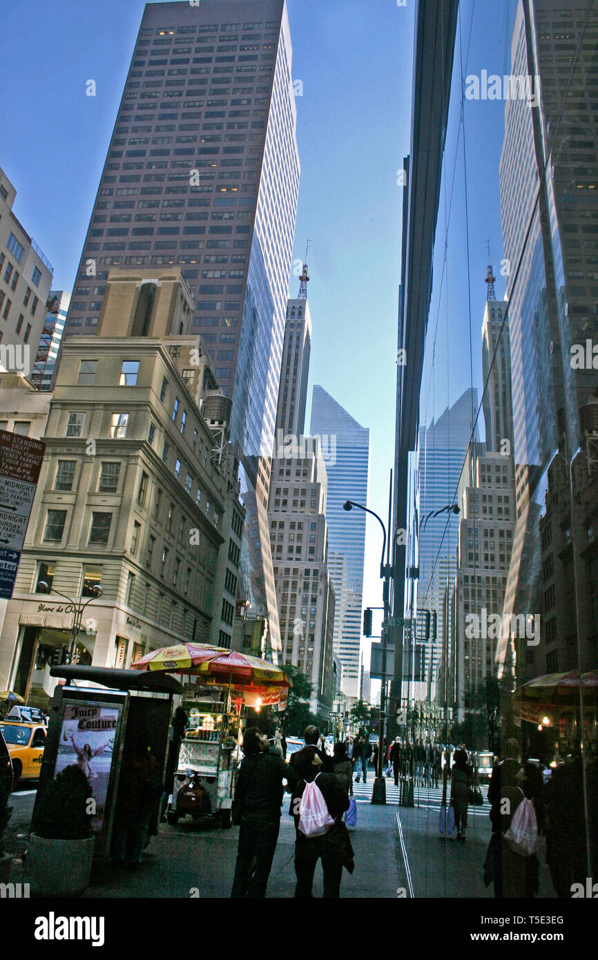 New York, USA. Manhattan, at the intersection of W 53rd St with 5th Ave Stock Photo Alamy
