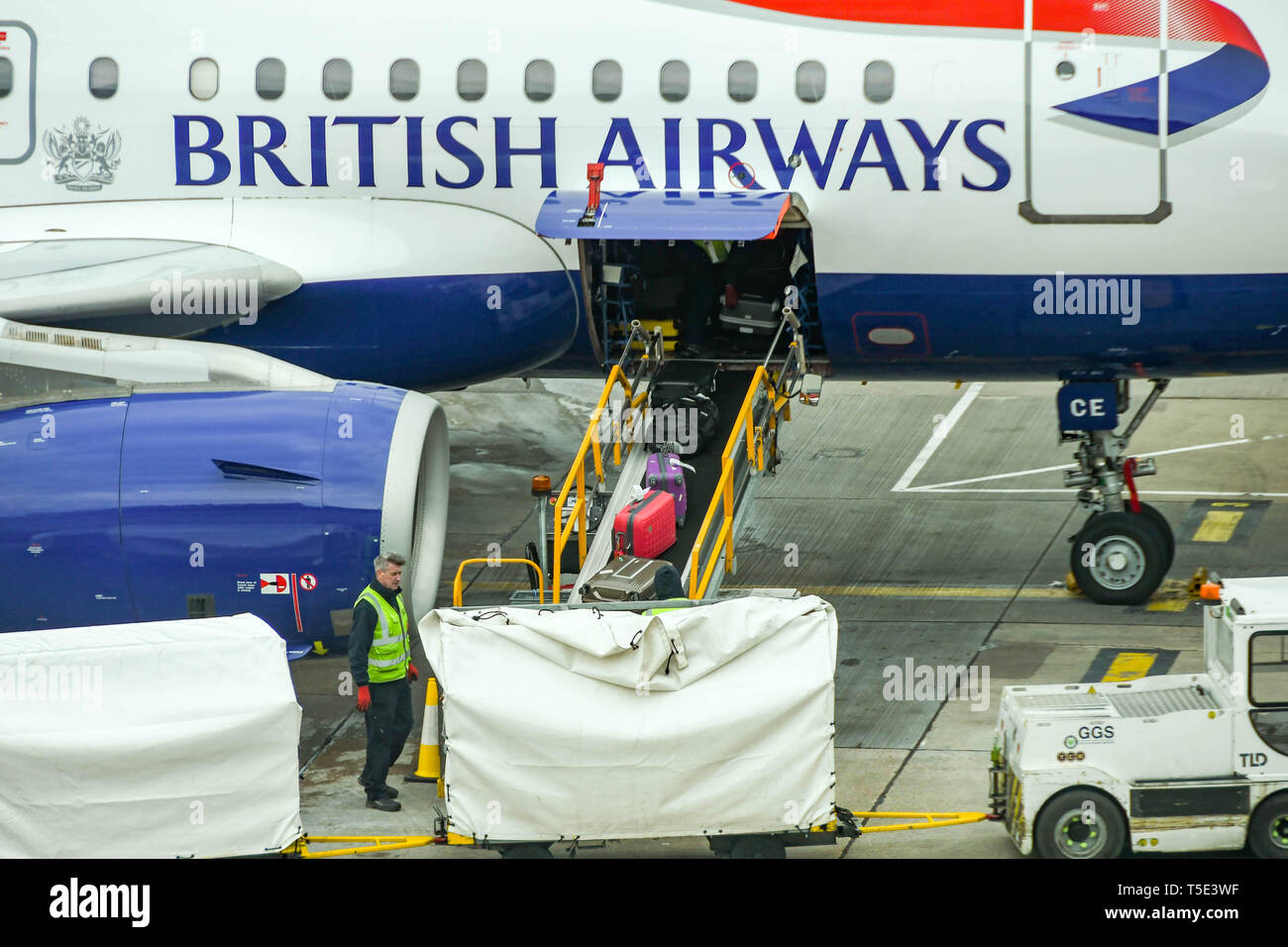 Airport luggage trucks hires stock photography and images Alamy