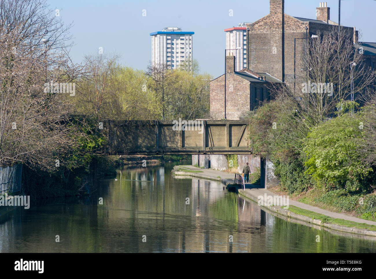 2008, a view from York Way in Kings Cross to the bridge over the Regents Canal linking Goods Way to the Coal Office prior to redevelopment of the area Stock Photo