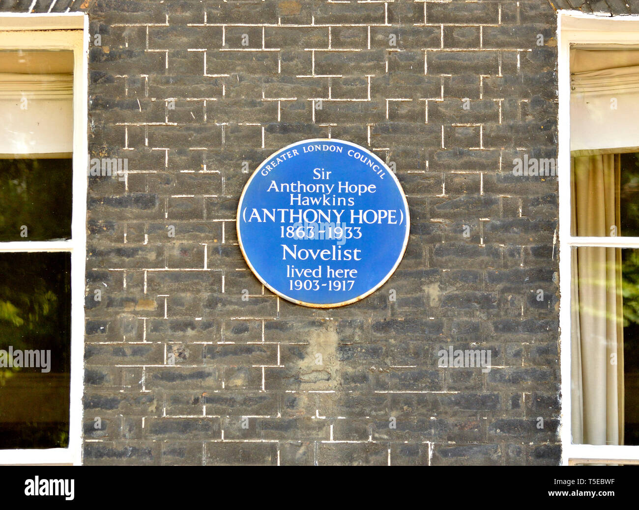 London, England, UK. Commemorative Blue Plaque: Sir Anthony Hope Hawkins (Anthony Hope) 1863 – 1933, Novelist lived here 1903-1917. 41 Bedford Square  Stock Photo