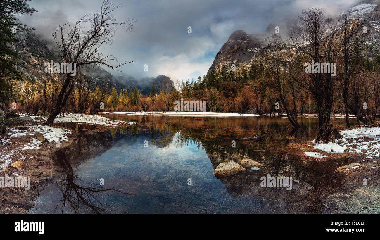 Mirror lake landscape hi-res stock photography and images - Alamy