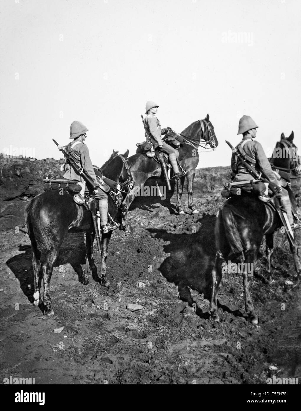 Soldiers of the British 13th Hussars on outpost duty during the Boer war in Southern Africa. Stock Photo