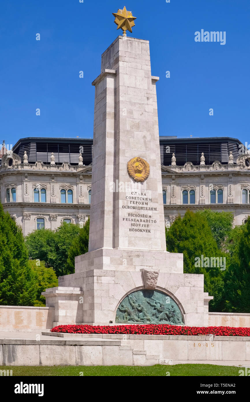 Hungary, Budapest, Szabadsag or Liberty Square, Soviet Army Memorial dedicated to those Soviet soldiers who died in the Liberation of Budapest during World War Two. Stock Photo