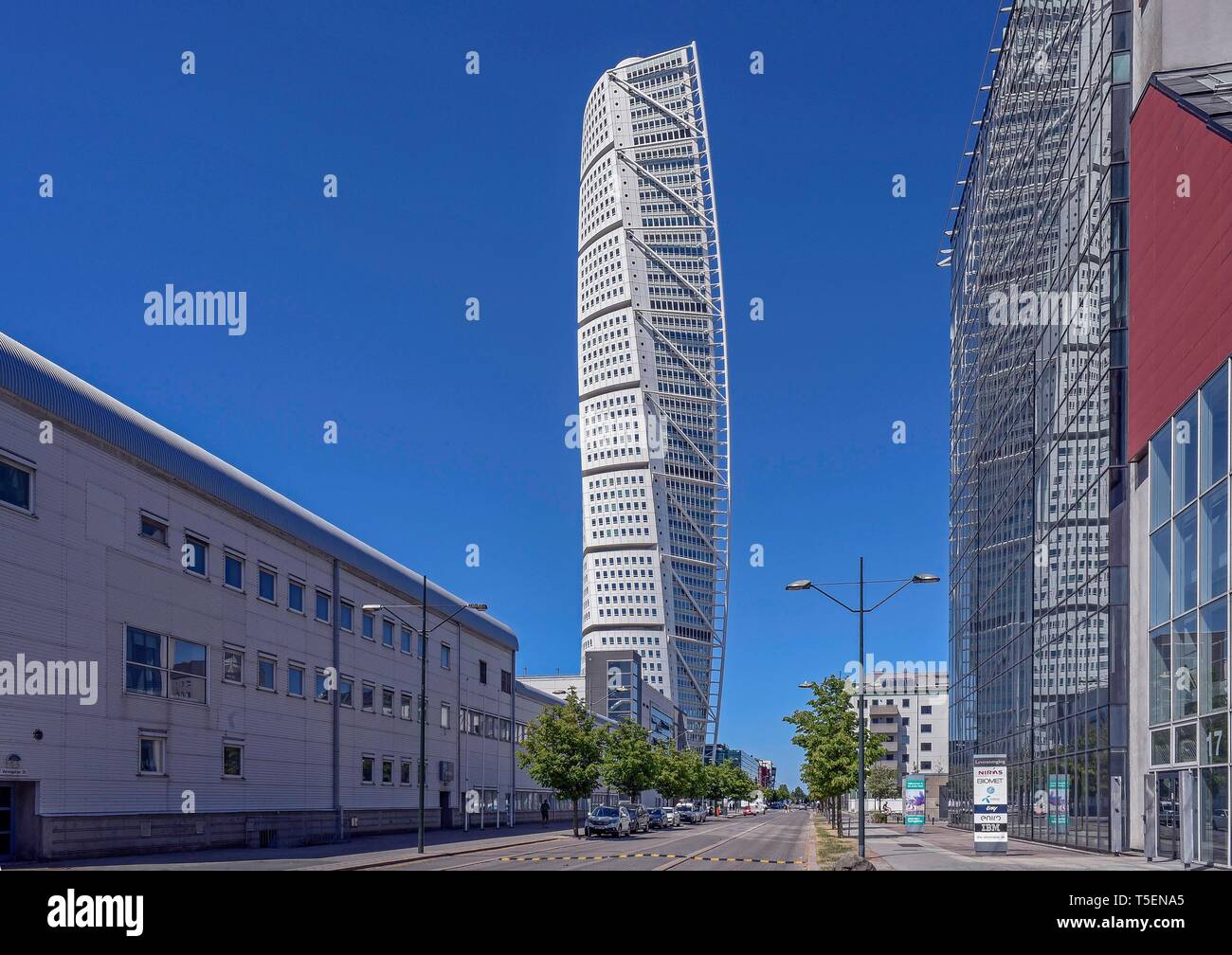 Turning Building The Turning Torso is a neo-futurist residential skyscraper in Sweden ...