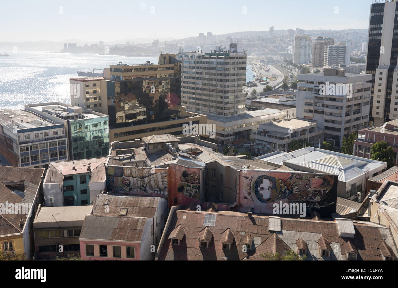 Sideways Ekeko Mural by INTI and view across Valparaíso, Chile Stock Photo