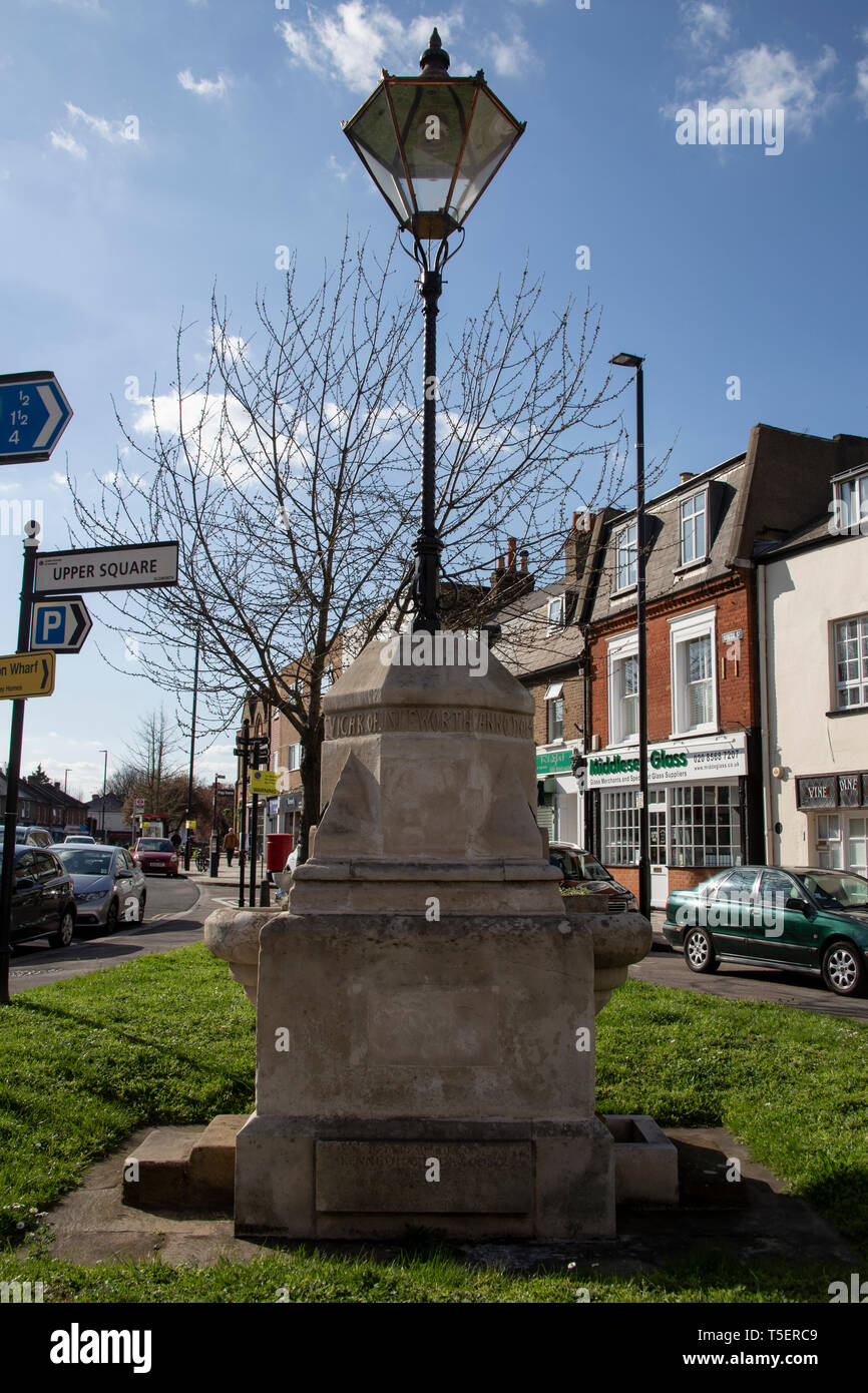 The Glossop Memorial Fountain, drinking fountain and lamppost, Upper Square,  Isleworth England UK Stock Photo