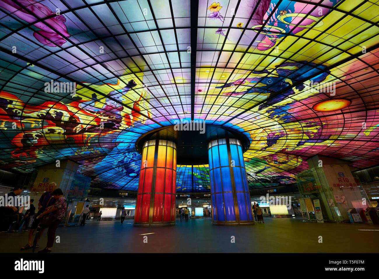 The impressive KRT, MRT Formosa Boulevard subway station light