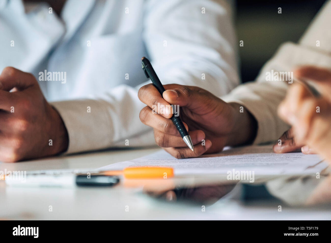 Signing table hi-res stock photography and images - Alamy