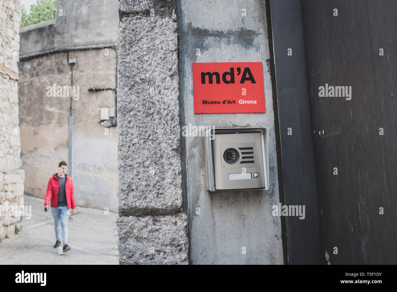 Girona, Catalonia, Spain. 16 Apr 2019. A red board showing the back entrance to the Museum of Arts in Girona. Stock Photo