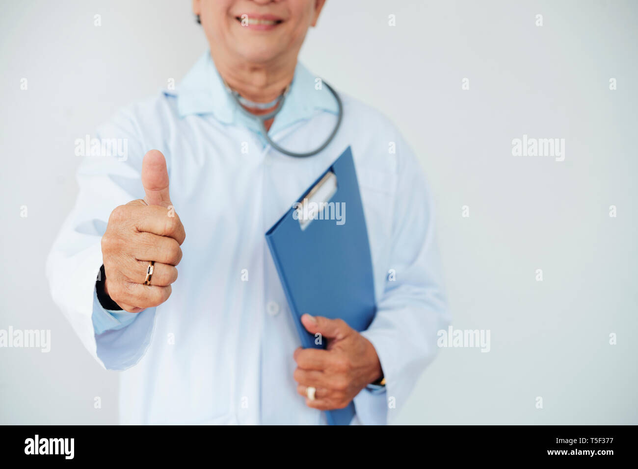 Doctor showing thumbs up hi-res stock photography and images - Alamy