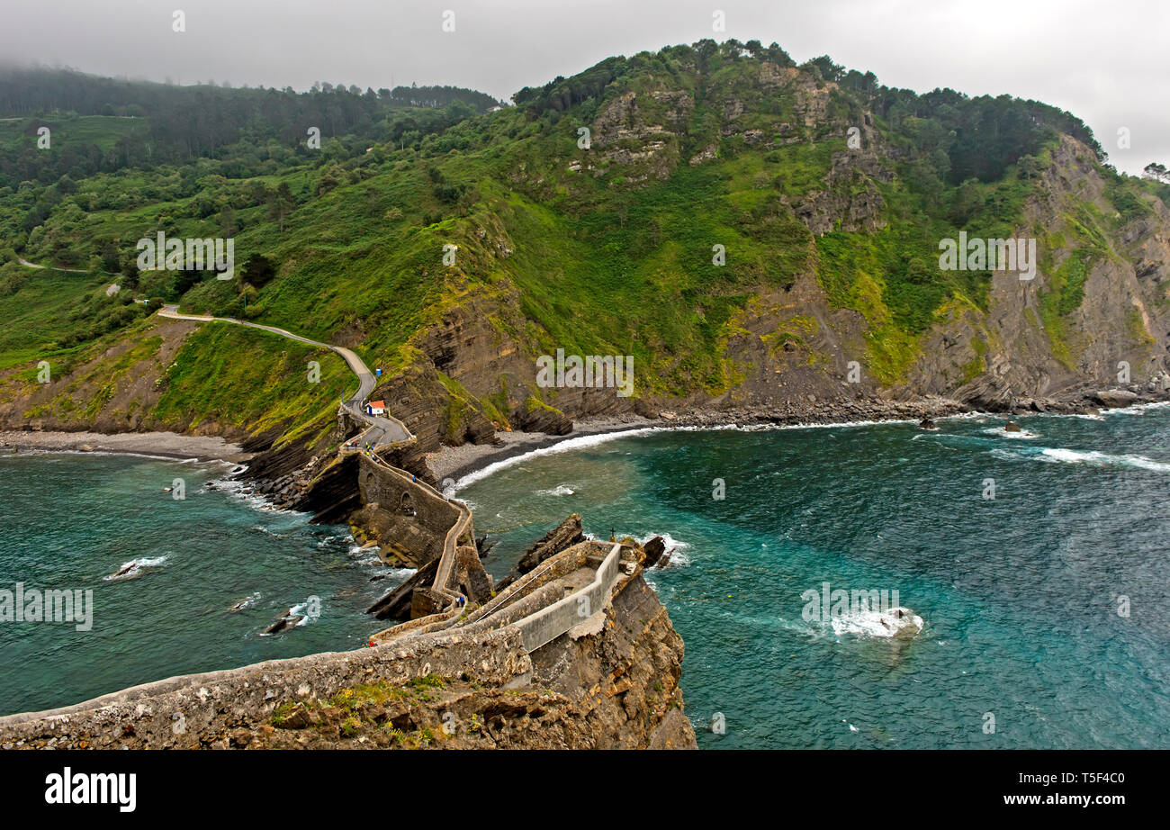 Cliff coast of the Bay of Biscay opposite the islet Gaztelugatxe near Bakio, Costa Vasca, Basque Country, Spanien Stock Photo