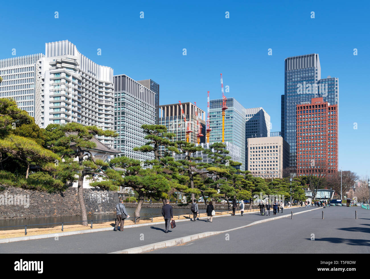 Tokyo, Marunouchi. Skyscrapers in the Marunouchi district with the moat and walls of the Imperial Palace in the foreground, Tokyo, Japan Stock Photo