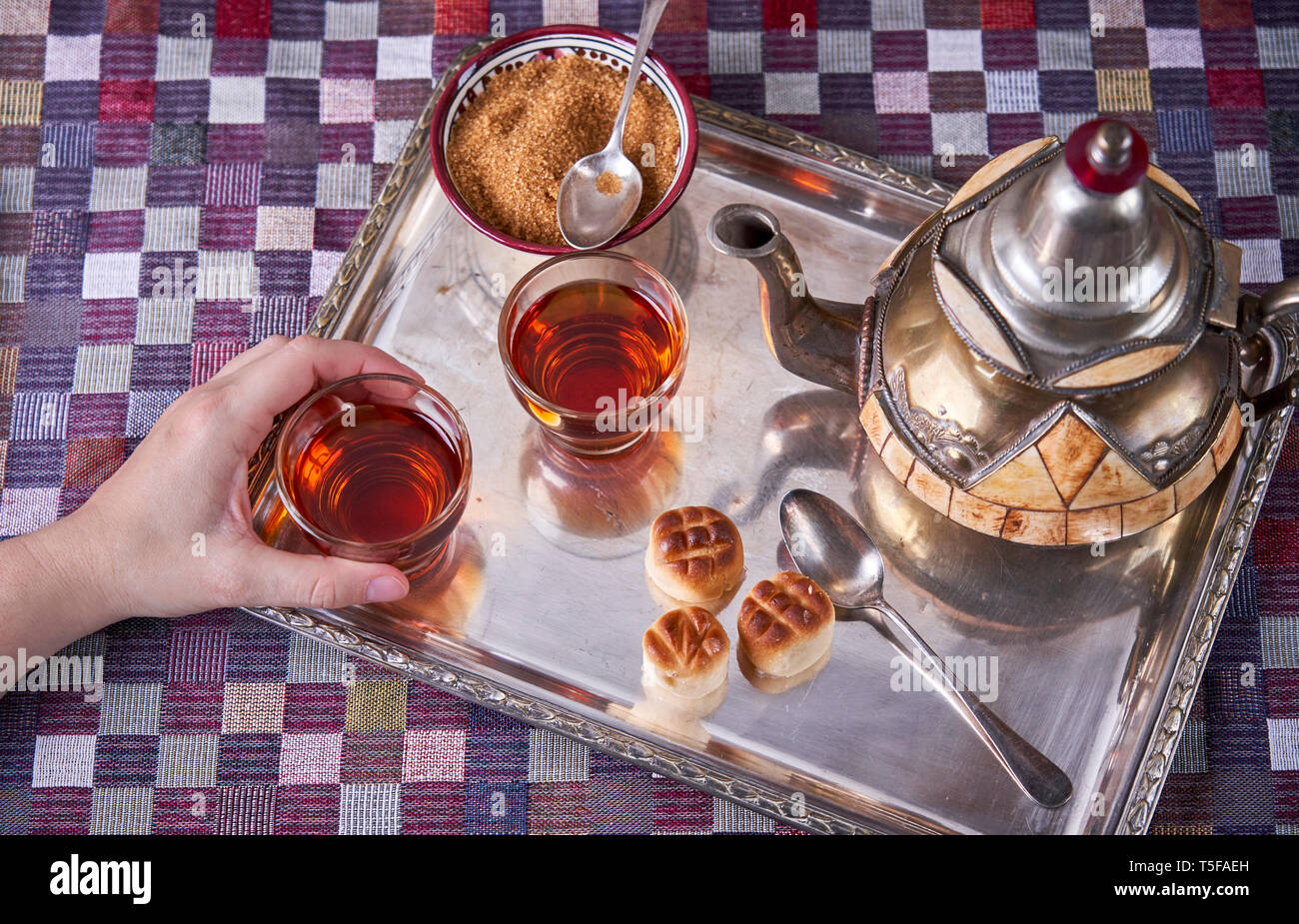 Hand holding silver tray hi-res stock photography and images - Alamy