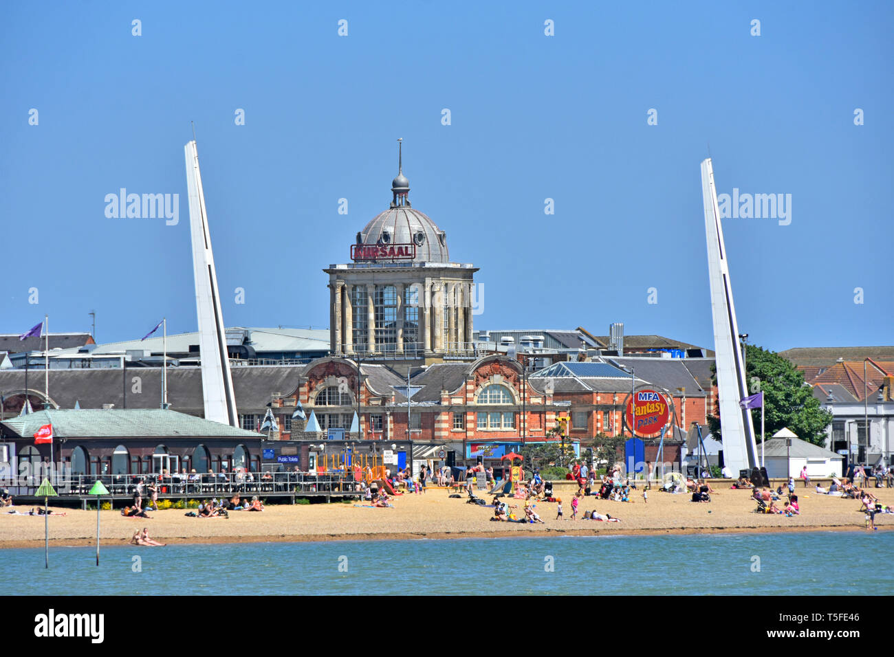 southend-beach-hi-res-stock-photography-and-images-alamy