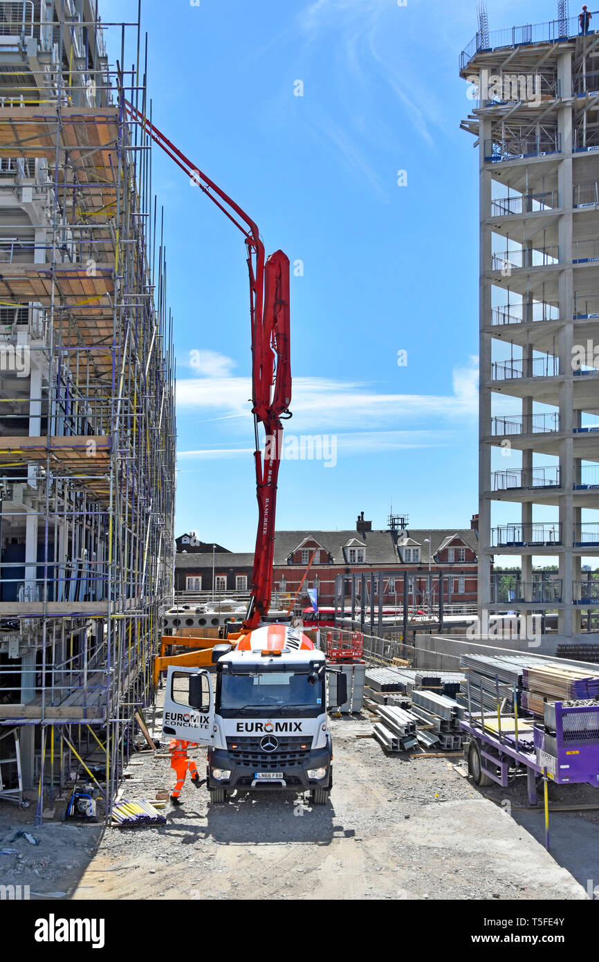 Scaffold lorry hires stock photography and images Alamy