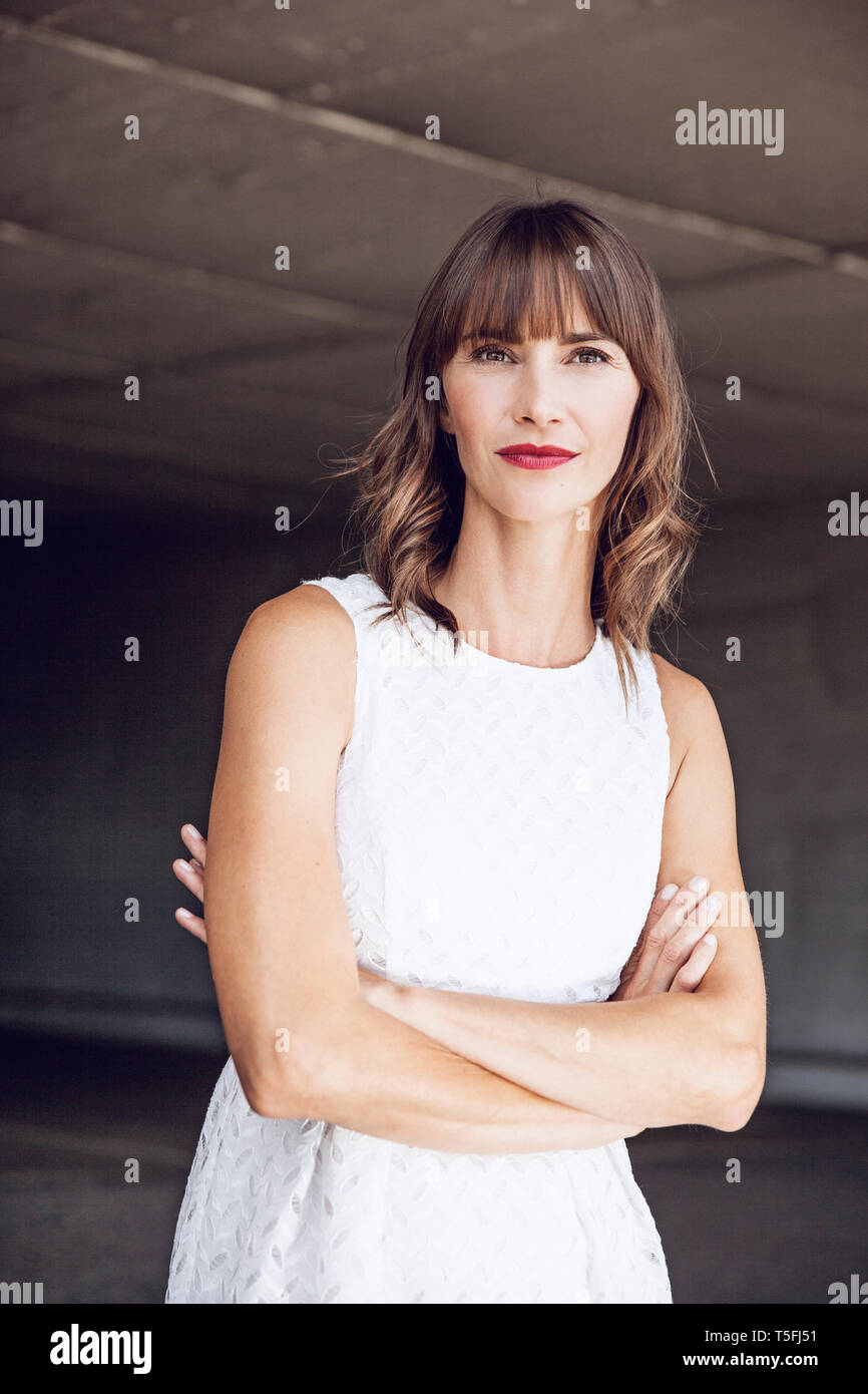 Woman in white summer dress hi-res stock photography and images - Alamy