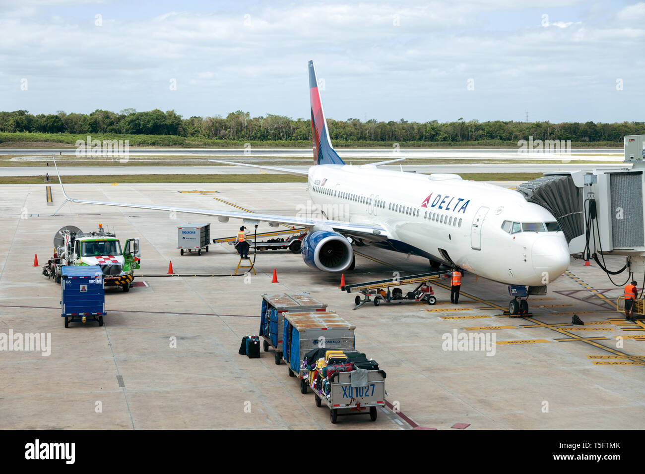 A Delta Air line plane on the ground, Cancun airport, Mexico Stock Photo