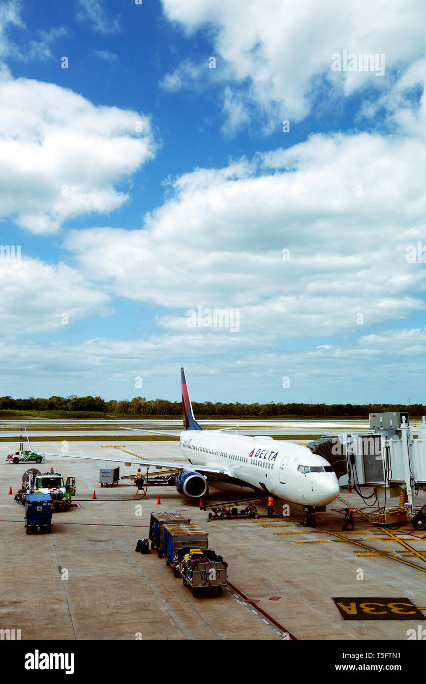 A Delta Air line plane on the ground, Cancun airport, Mexico Stock Photo