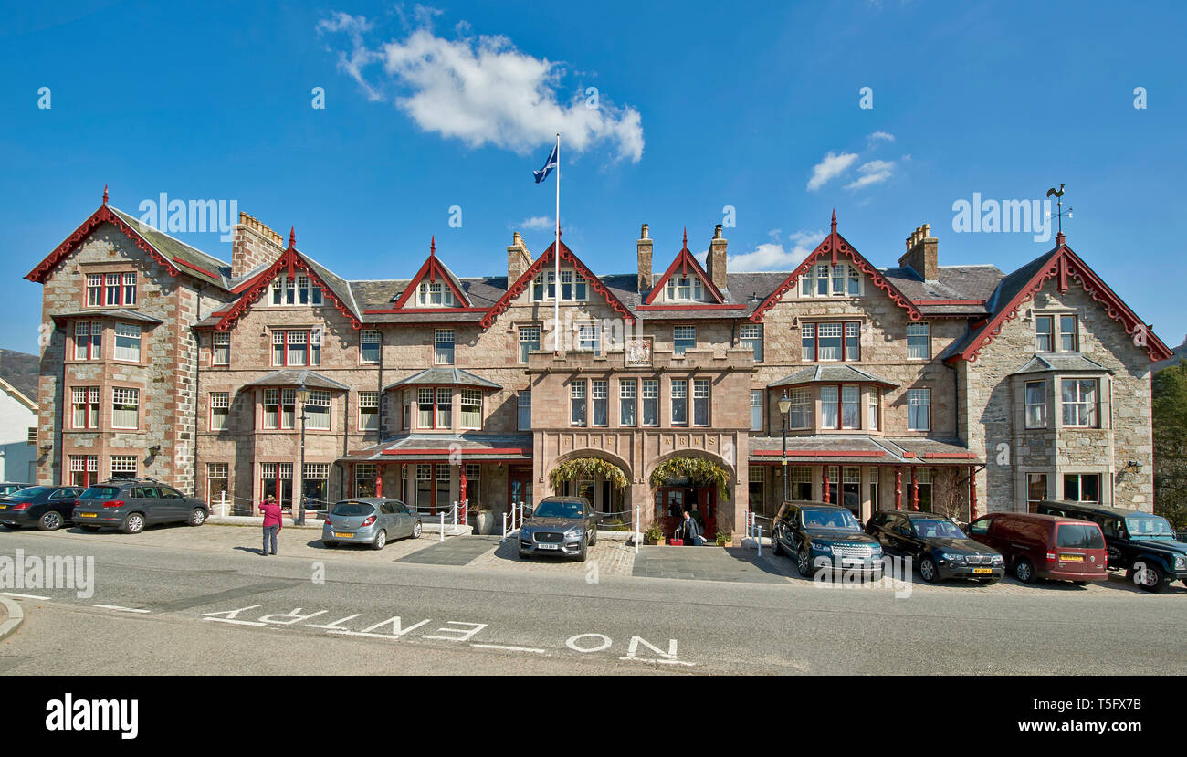 BRAEMAR ABERDEENSHIRE SCOTLAND THE FRONTAGE OF THE FIFE ARMS HOTEL Stock Photo